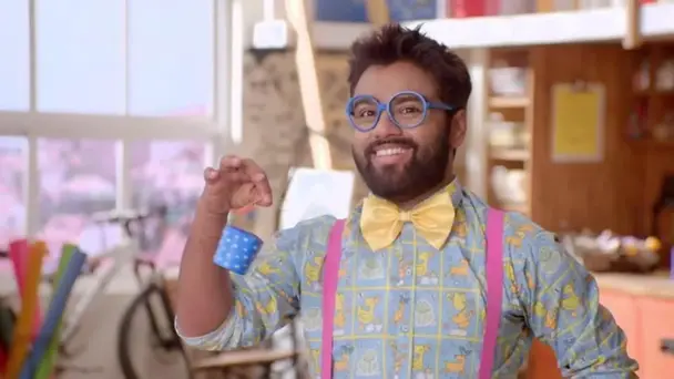 Gift Bucket, Flower Vase and Balloon Lotus