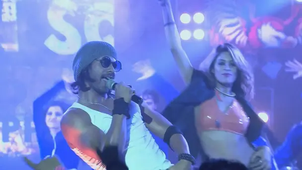 Suresh and Pragya visit their area's corporator for her marriage hall - Kumkum Bhagya