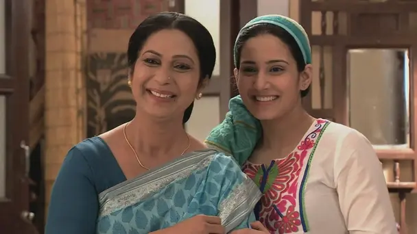 Gifts given by Suresh misleads everybody at the Sarla House - Kumkum Bhagya