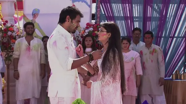 Holi Ke Rang Kumkum Bhagya Ke Sang