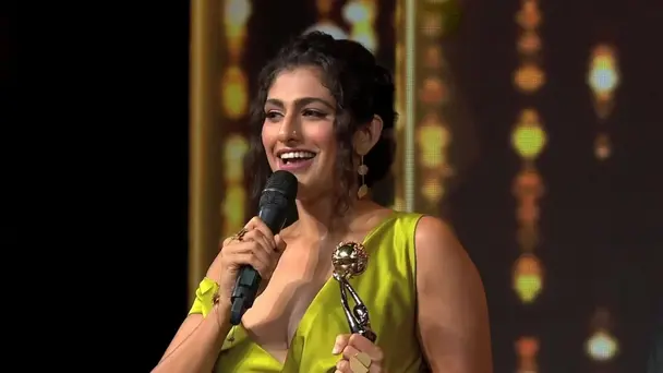 Kubra Sait wins OTT Best Female Actor in Negative Role - Gold Awards 2019