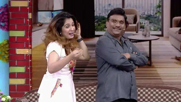 Nilesh Sabale chats with the contestants - Chala Hava Yeu Dya - Ladies Zindabad