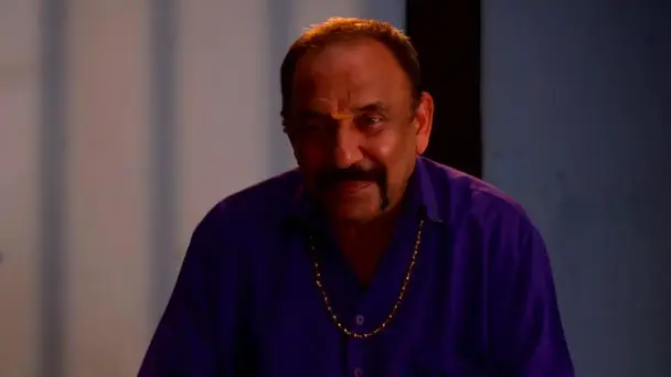 Parulekar comes to buy Anna's Wada - Ratris Khel Chale 3