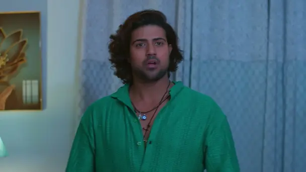 Akash Sneaks into Sharath's House
