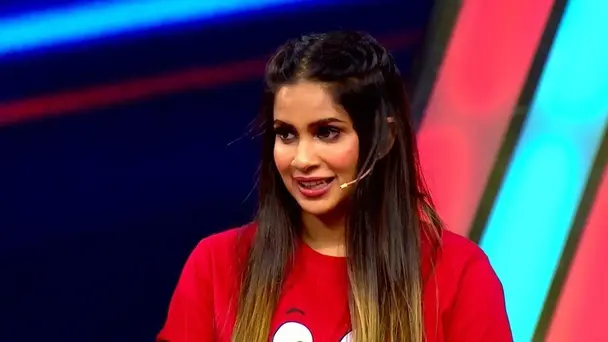 Team Blue Competes with Team Red