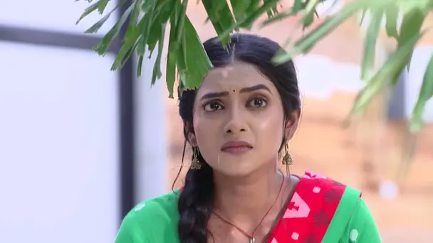 Sattu Cracks Elina's Car Windscreen