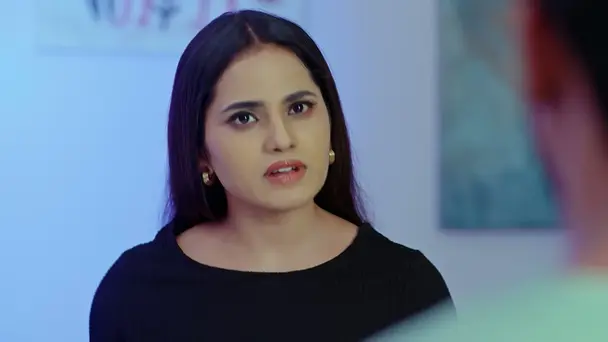 Maya Tries to Cut off Avani's Mangalsutram