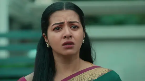 Sithara Offers Her Wealth to Krishna