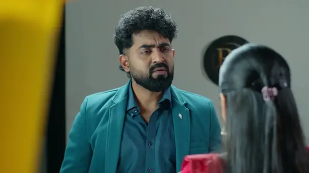 Rithika Confides in Raju