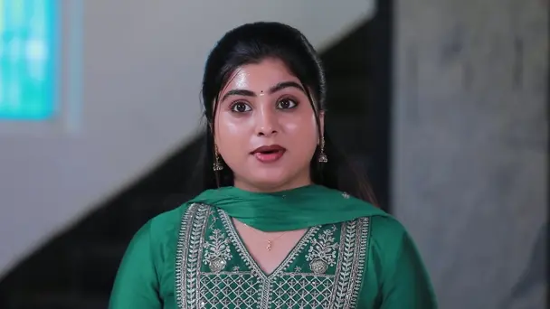 Janakambal Felicitates Meena