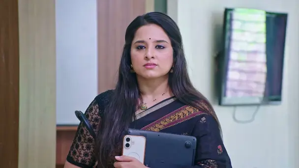 Jahnavi Visits Jayanth’s House with her Colleague