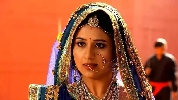 Jodha Applies Vermillion to Jalaluddin