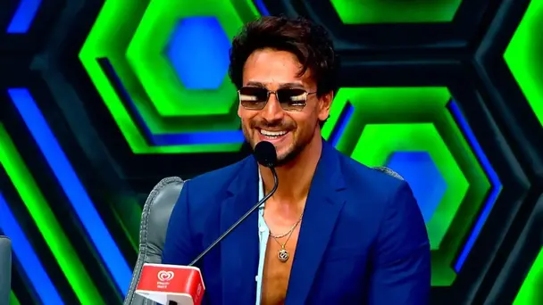 Tiger Shroff Graces the Show
