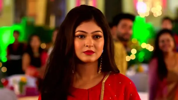 Vikram and Anamika Meet at the Party