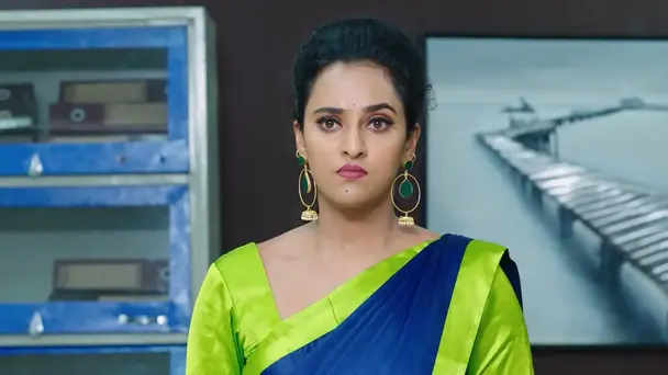 Shyama Rushes to Akhil's Office