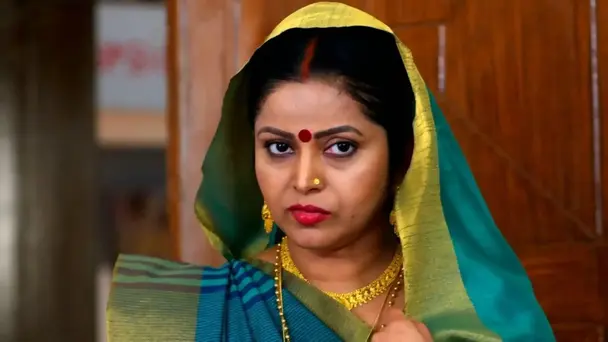 Dadi Praises Meenakshi