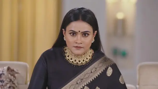 Rajlaxmi Tries to Slap Shakti