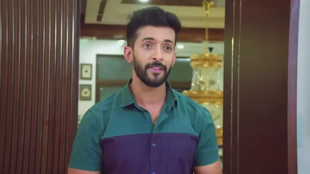 Paarvathi Learns about Akhila Being Upset