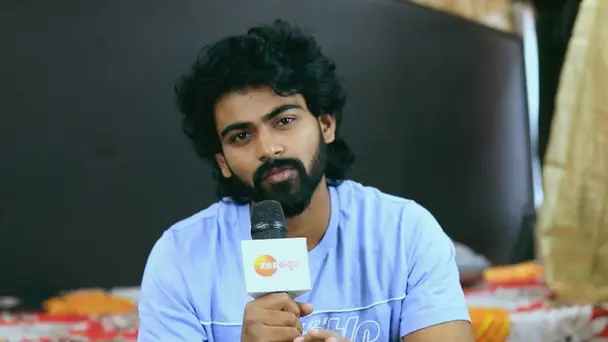 The Lead Pairs Interact with Fans at Karatagi