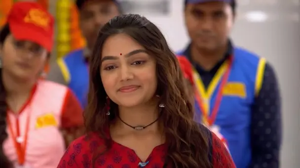 A Few Goons Chase Chumki