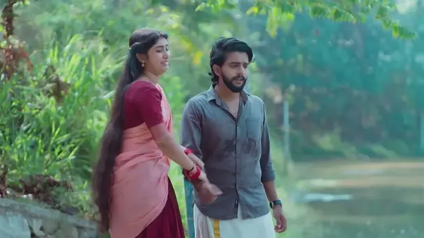 Kanchana Faints on Failing to Find Swathi