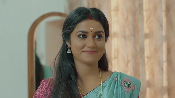 Vasudevan Gives Akhil a Gift