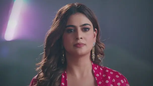 Heer Warns Yashika