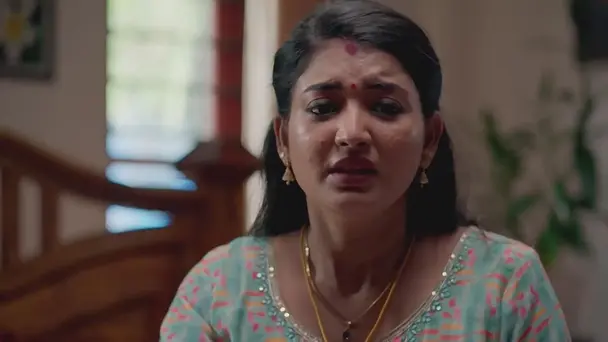 Velaiyyan Tells Bhavani about the Boy with Radha