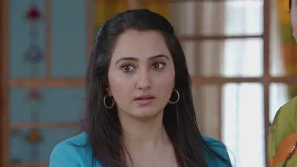 Ovi Leaves the House with Raghunath and Uma