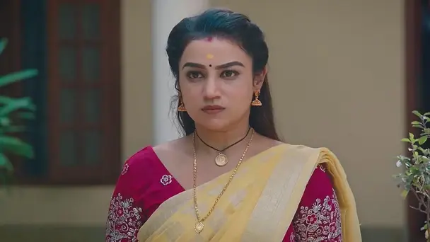 Vinay Tells His Family about Ria