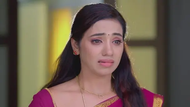 Meenakshi Pacifies Saranya