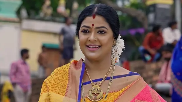 Janoki Mulls over Deboki during Godavari Puja