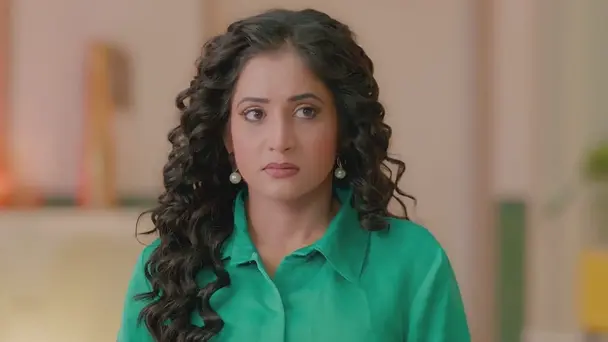Kadambari Tells Meera about Her Suspicions
