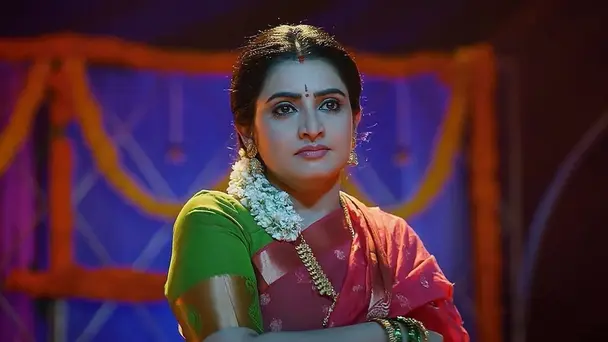 A Pregnant Shobha Falls During a Dance