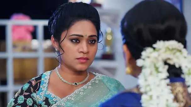 Shobha Delivers the Baby in the Burning Factory