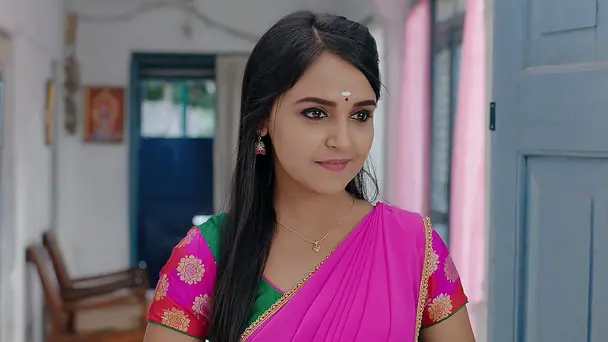 Poorvika Diverts Hari's Attention towards Geetha