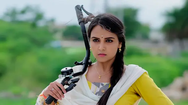 Geetha Extorts Money from Kanakalakshmi