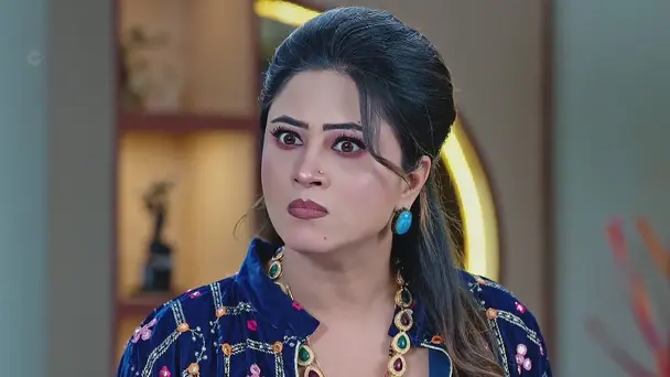 Sheetal Pretends in front of Kabir