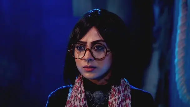 Parna Makes Mohini Unconscious - Neem Phooler Madhu