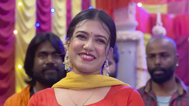Montu Attends Giridhari's Wedding - Neem Phooler Madhu