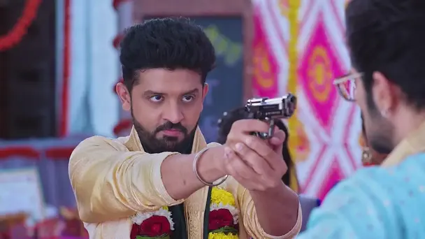 AJ Reveals Vikrant's Truth to Everyone