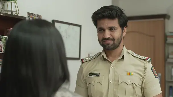 Deepa Teases Arjun - Appi Amchi Collector