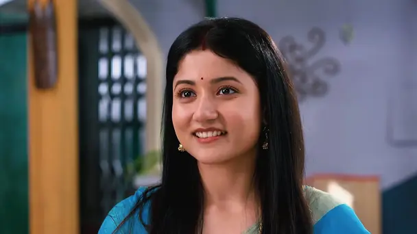 A Family Photo Is Taken with Lord Jagannath