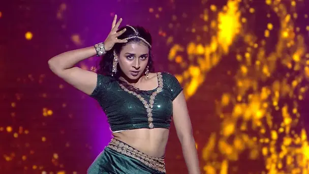 Thilai Rocks the Stage