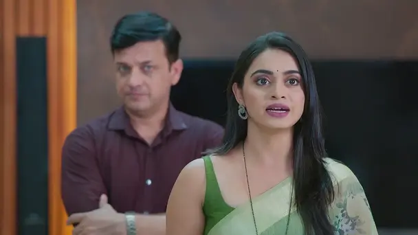 Laxman Tells Everyone about Sampada and Rocky