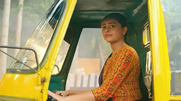 Sneha Protects Her Mother's Honour