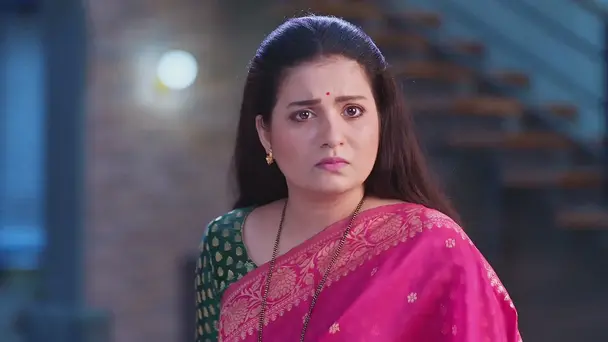 Aaji Worries about Antara - Navri Mile Hitlerla