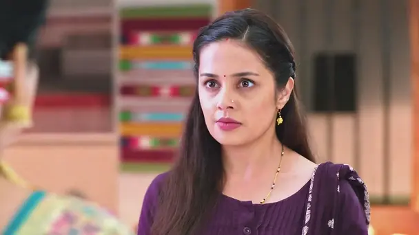 Charuhas Tells Akshara about Bhuvaneshwari's Decision