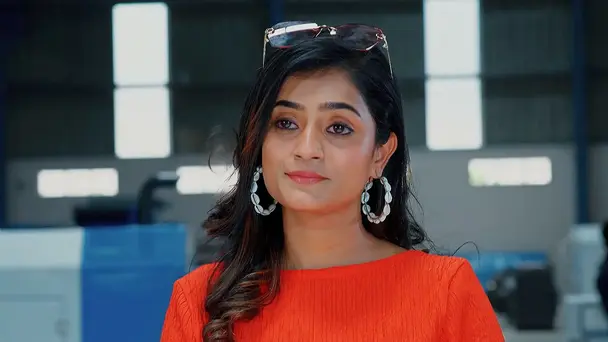 Akhilandeshwari Makes Venkatesh Wear a Uniform