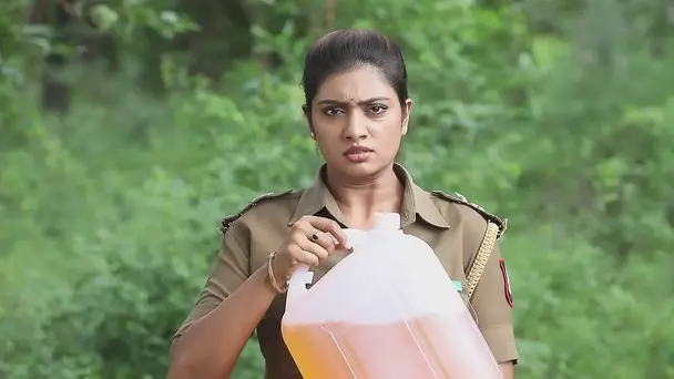 Durga Tries to Protect Surya - Maari